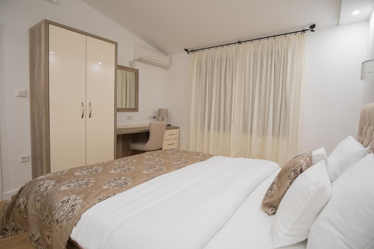 Hotel Freiburg Ulcinj Esterno foto