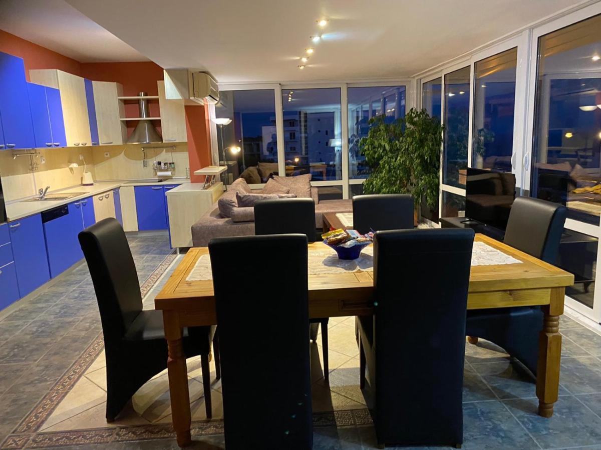 Hotel Freiburg Ulcinj Esterno foto