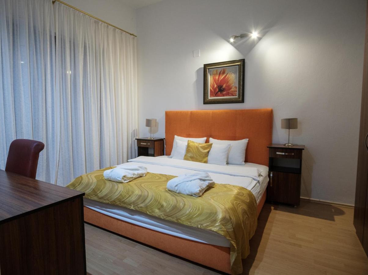 Hotel Freiburg Ulcinj Esterno foto