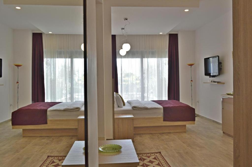 Hotel Freiburg Ulcinj Esterno foto