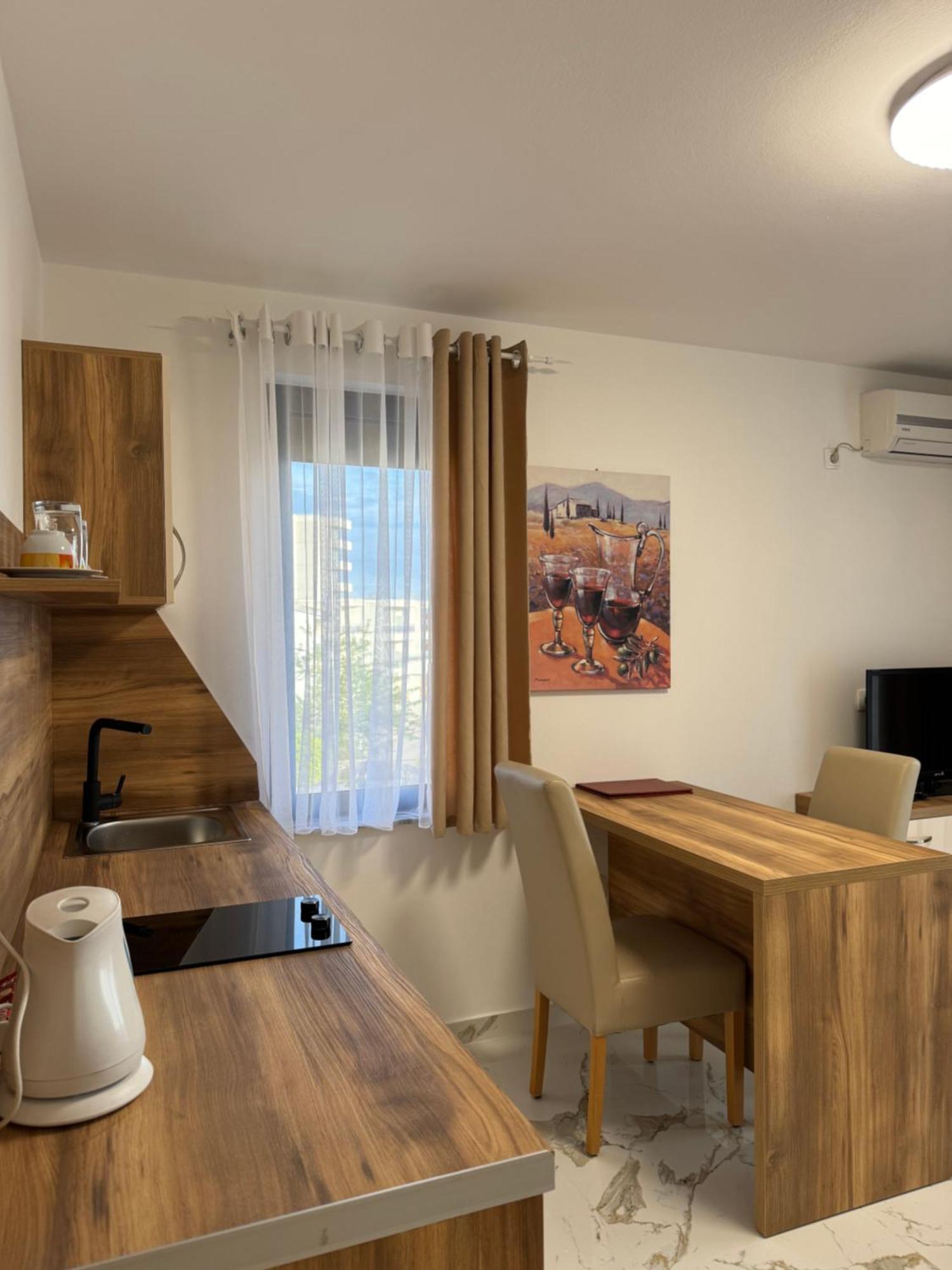 Hotel Freiburg Ulcinj Esterno foto