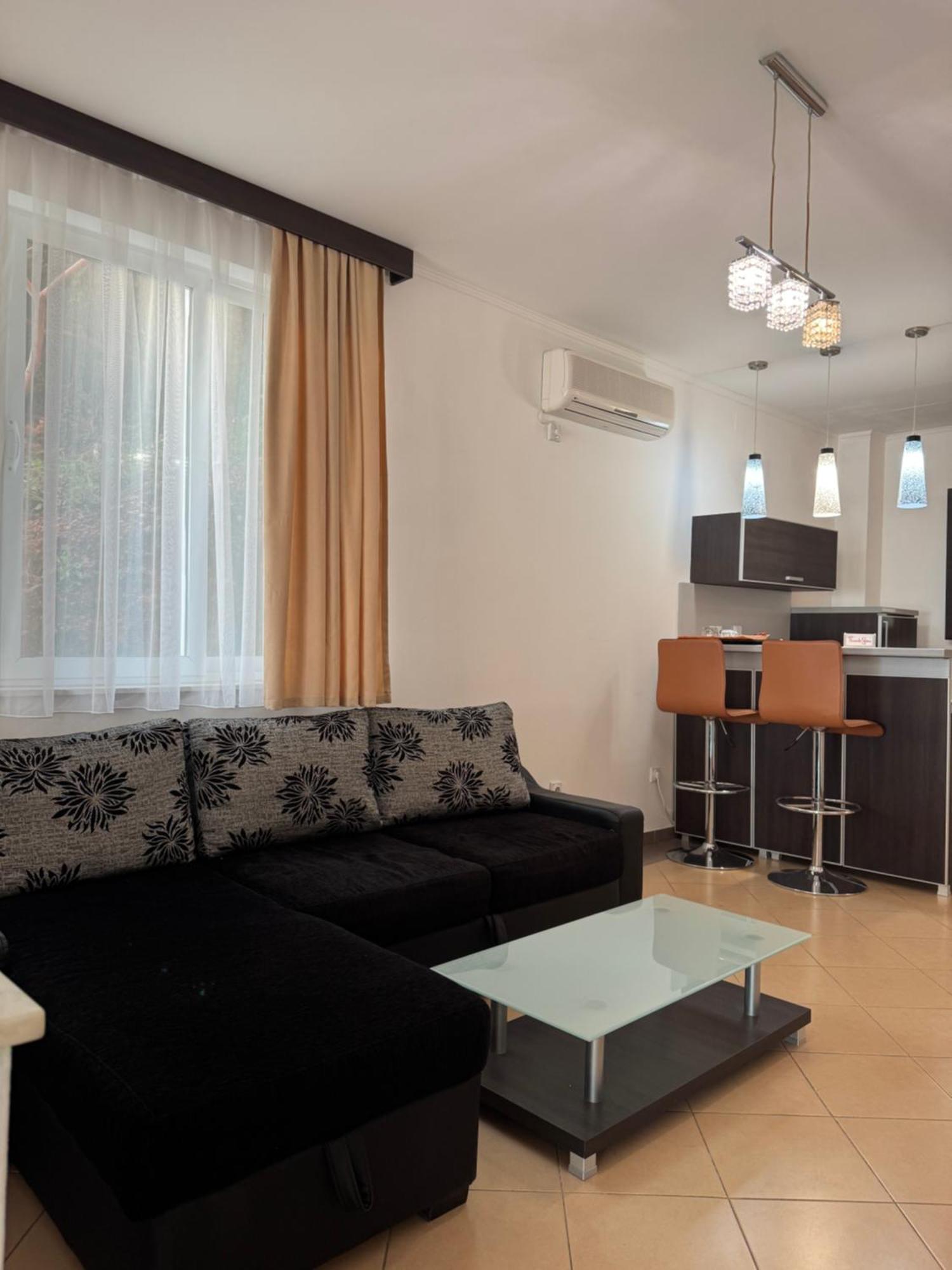 Hotel Freiburg Ulcinj Esterno foto
