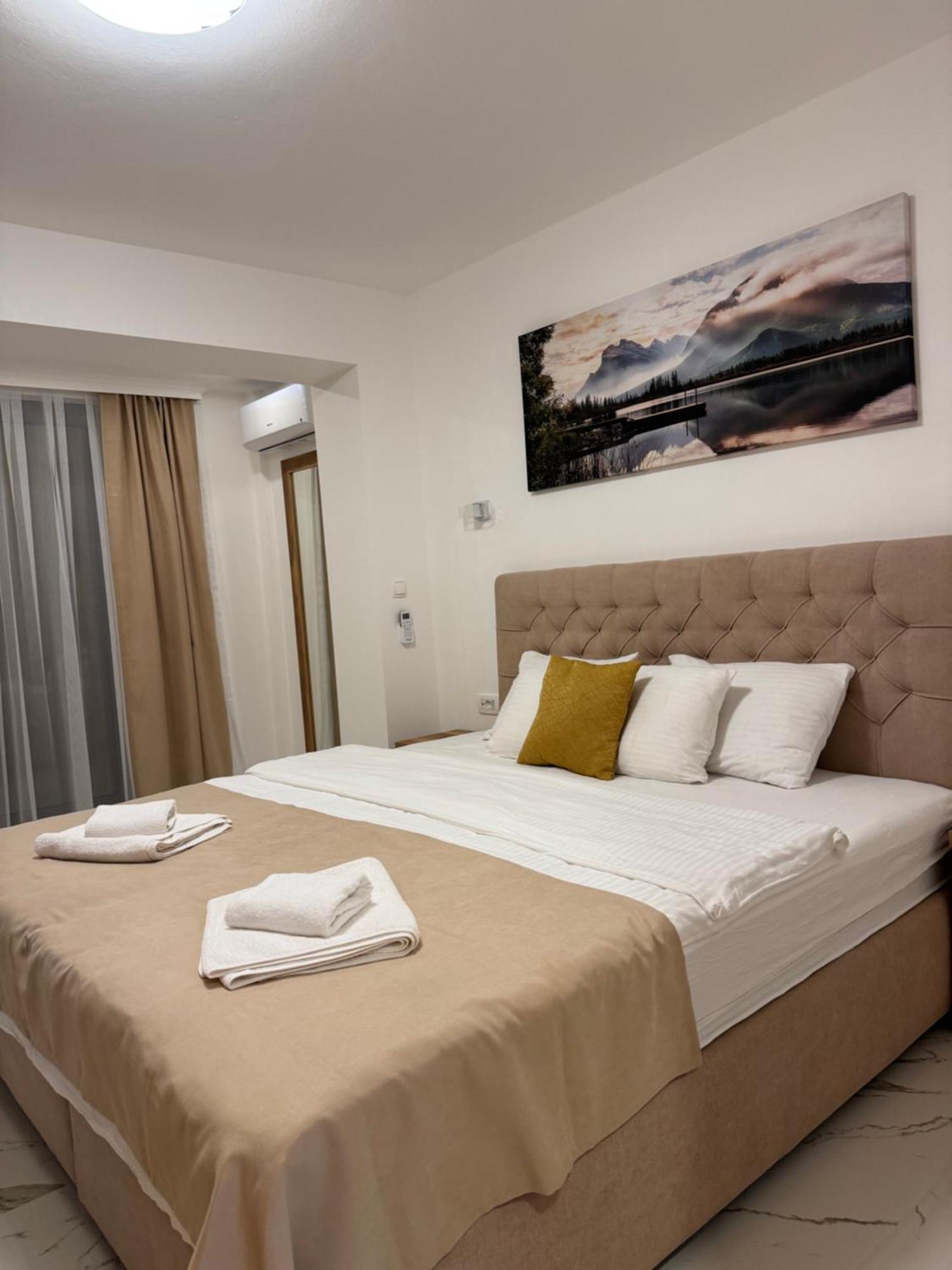 Hotel Freiburg Ulcinj Esterno foto