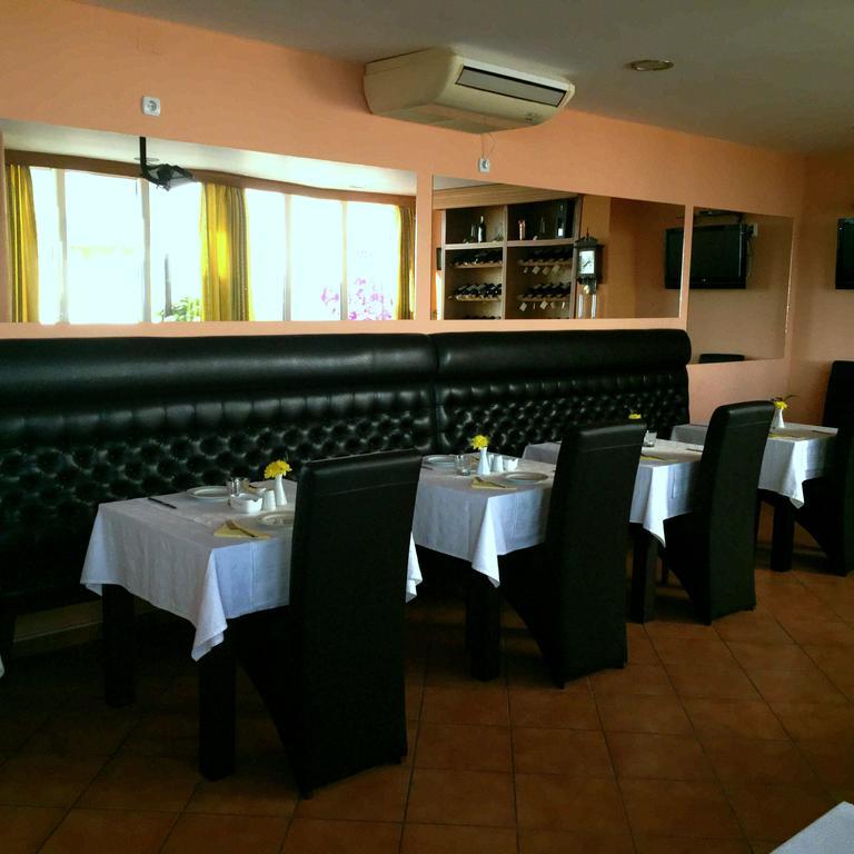 Hotel Freiburg Ulcinj Esterno foto