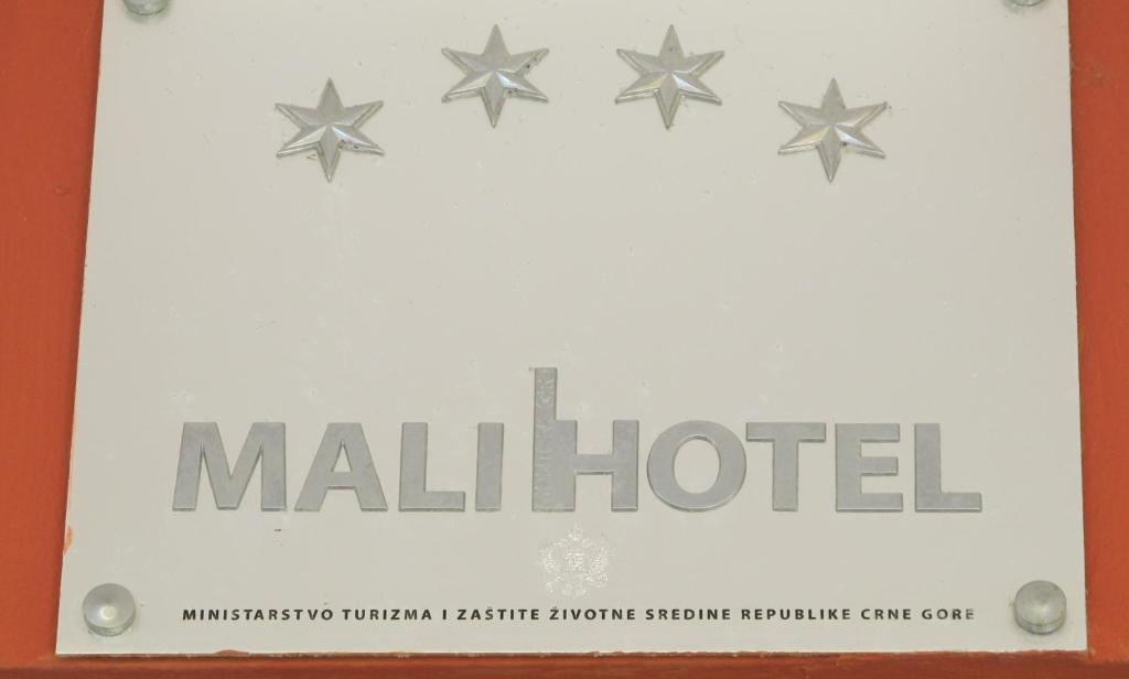 Hotel Freiburg Ulcinj Esterno foto