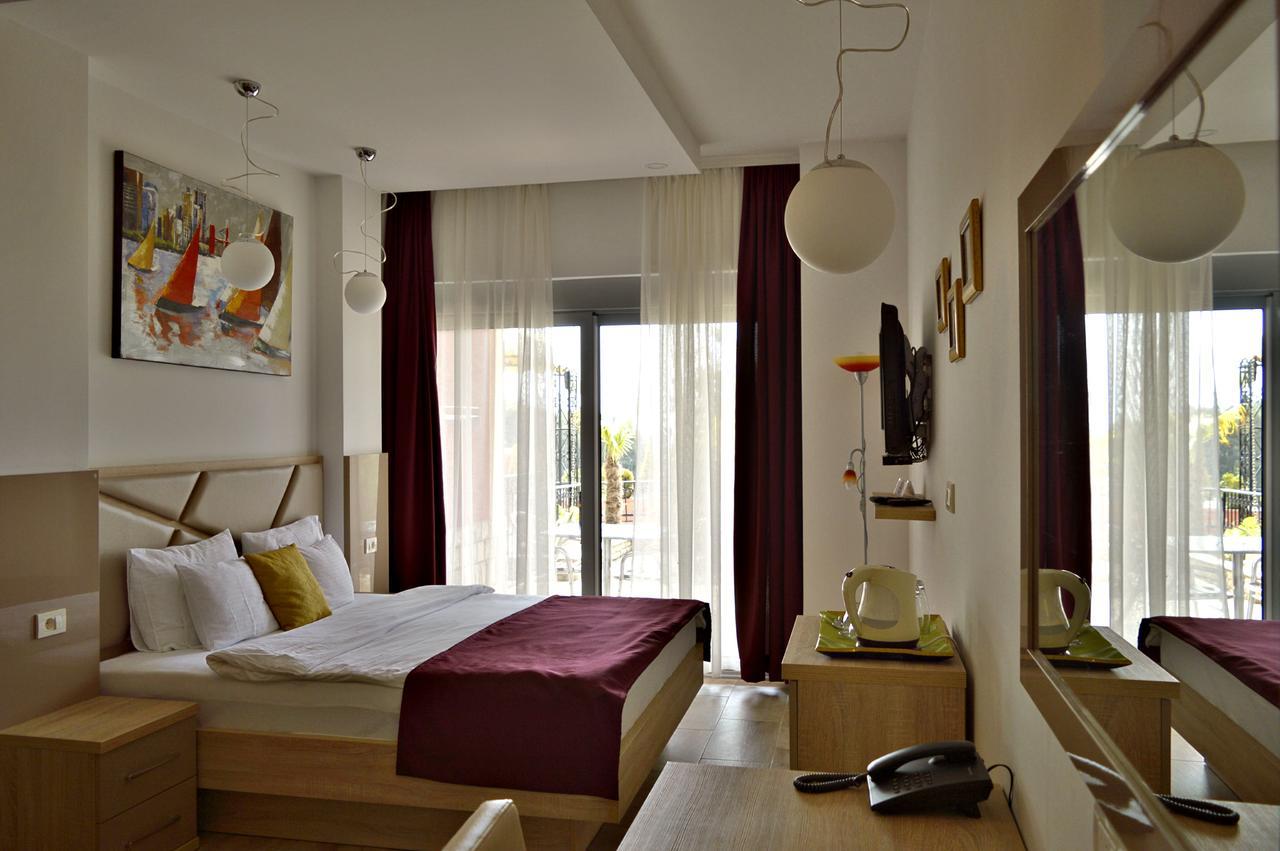 Hotel Freiburg Ulcinj Esterno foto