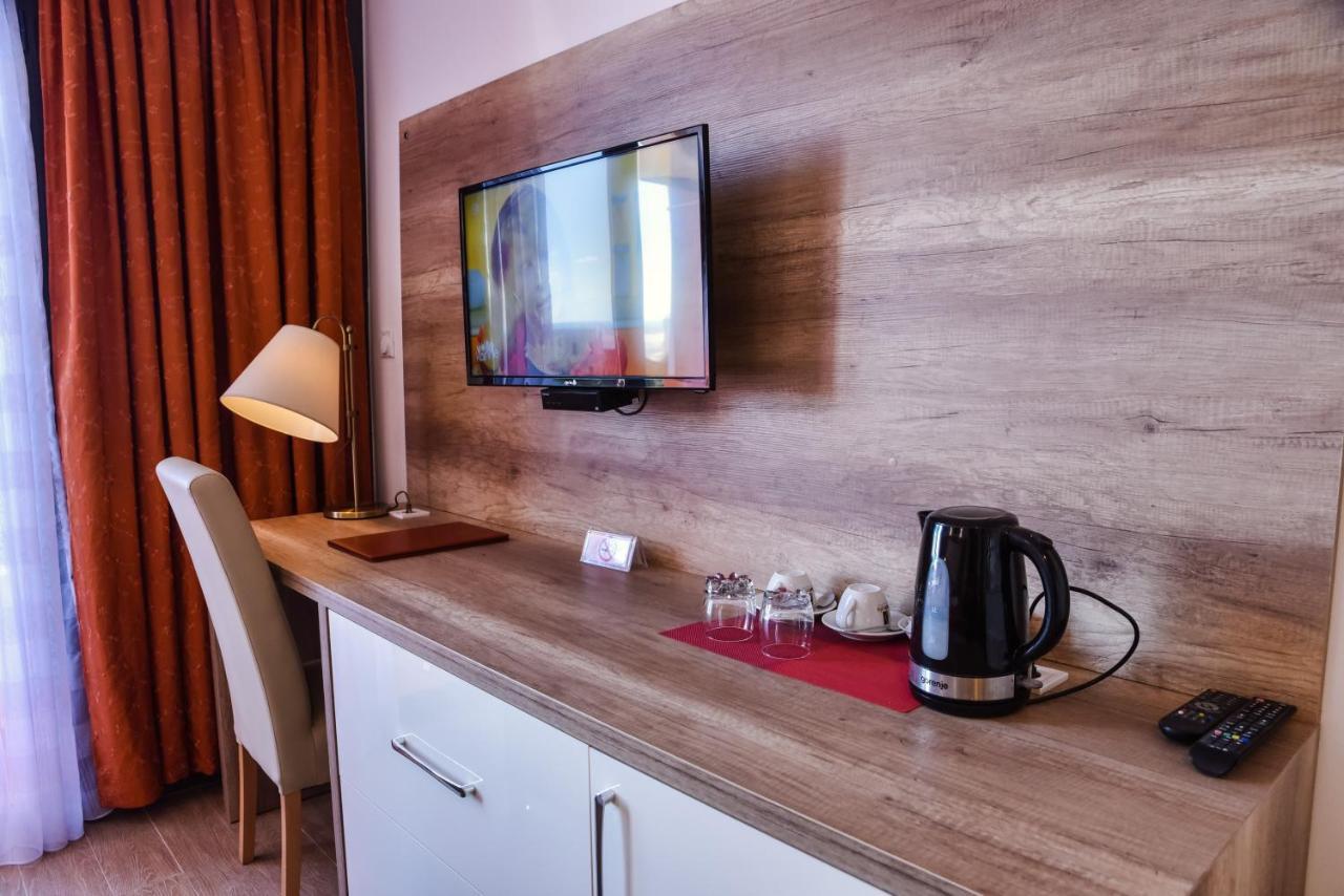 Hotel Freiburg Ulcinj Esterno foto