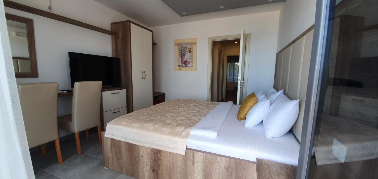 Hotel Freiburg Ulcinj Esterno foto