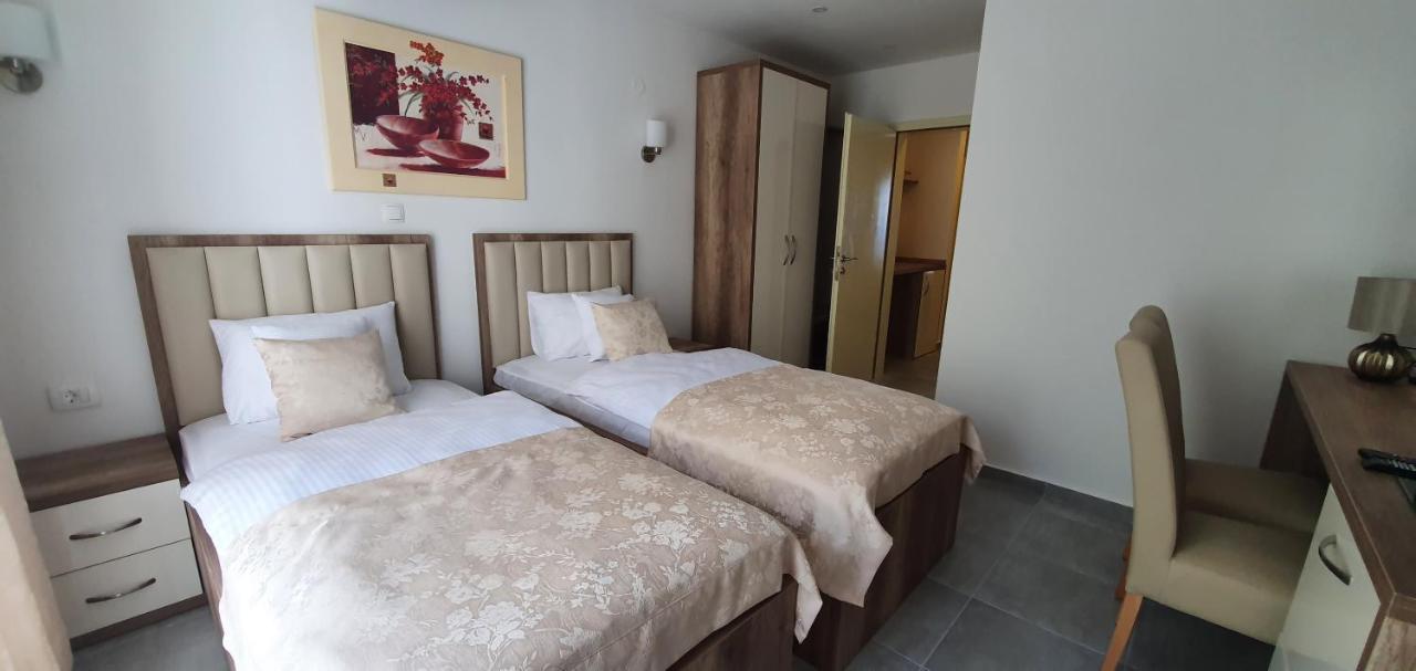 Hotel Freiburg Ulcinj Esterno foto