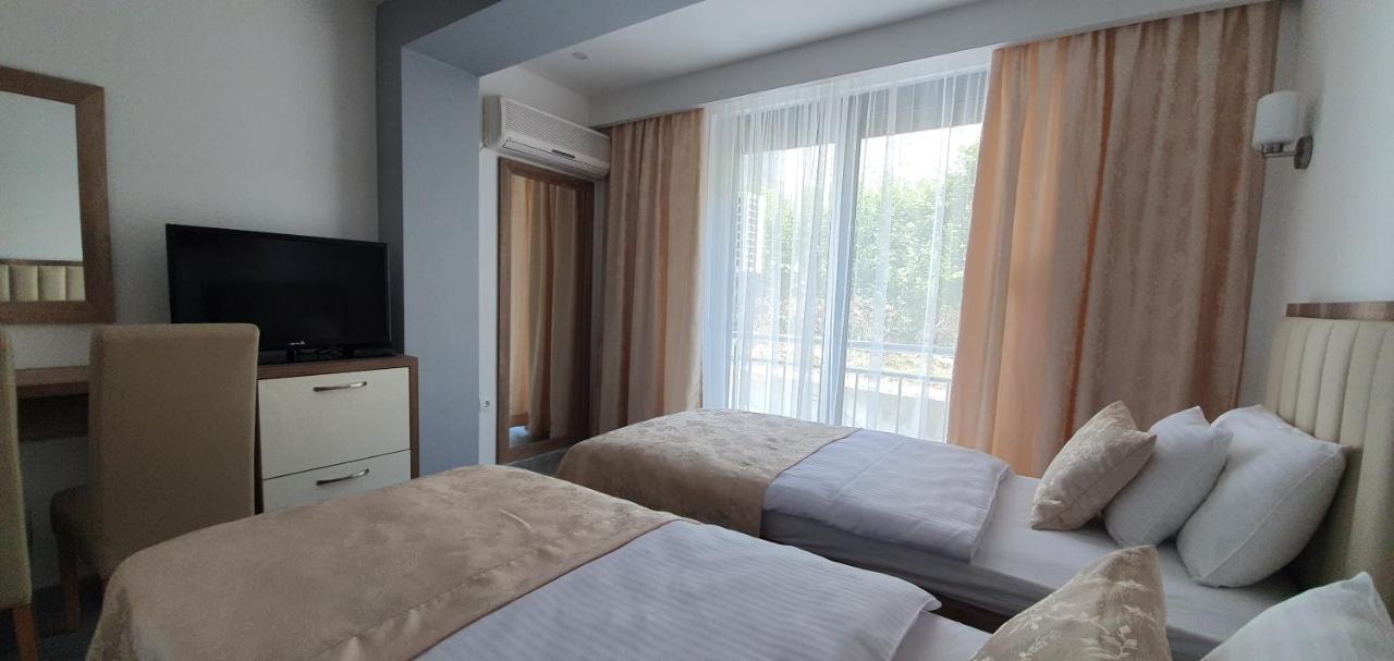 Hotel Freiburg Ulcinj Esterno foto